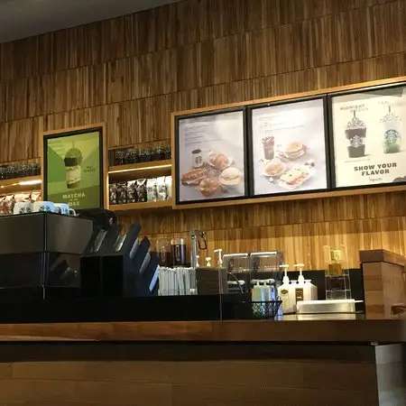 Gambar Makanan Starbucks Supermal Pakuwon Indah 6