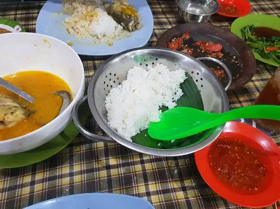 Gambar Makanan Rumah Makan Tepian Pandan 7