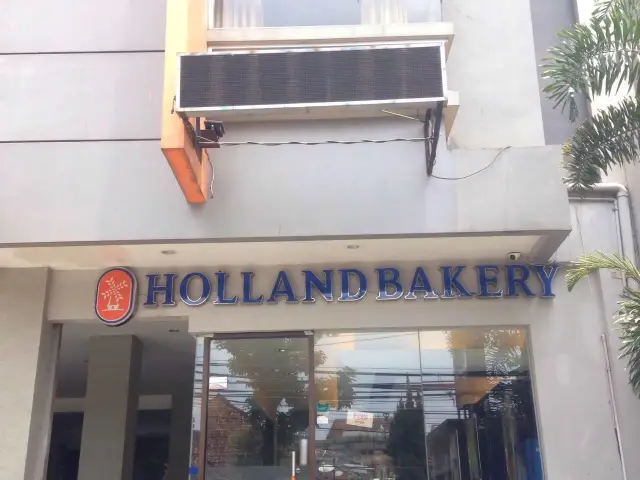 Gambar Makanan Holland Bakery 9