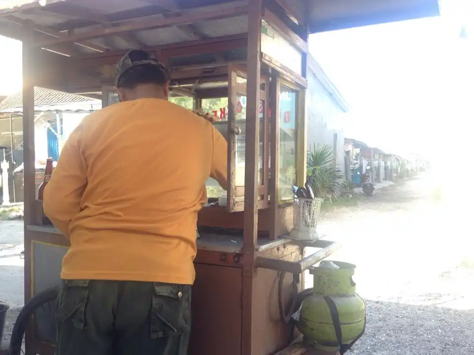 Stand bakso pak kumis