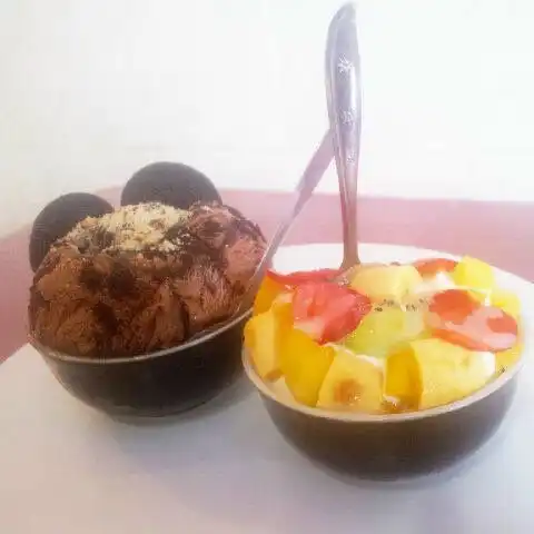 Gambar Makanan Nom Nom Ice Cream Cafe 15