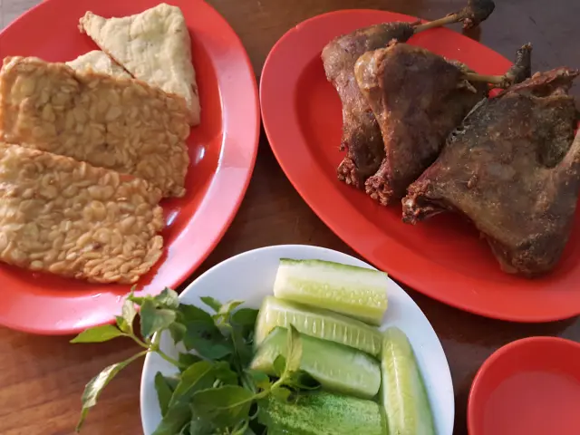 Gambar Makanan Bebek Goreng HT Khas Surabaya 2