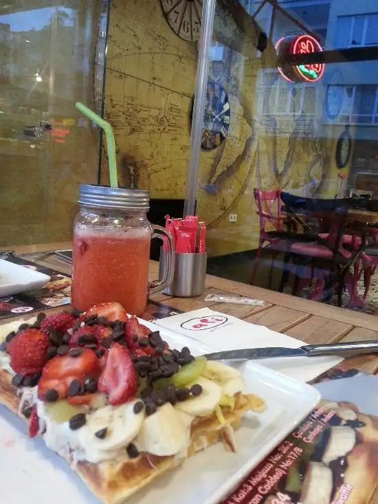 Afi Waffle & Cafe'nin yemek ve ambiyans fotoğrafları 3