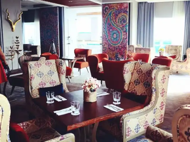 Gambar Makanan Cium - Cium Lounge & Bar - Aston Marina Hotel 9