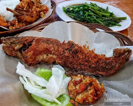 Gambar Makanan Ayam Penyet Surabaya 1