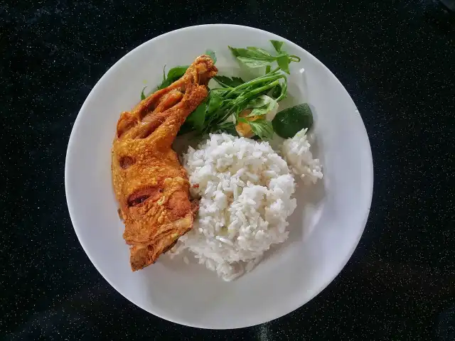 Nasi Ayam Gepuk Kanda