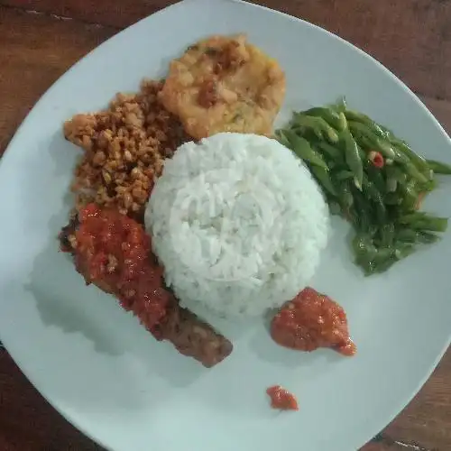 Gambar Makanan Warung Pengkolan, Jl Pura Tamansari No. 99 4