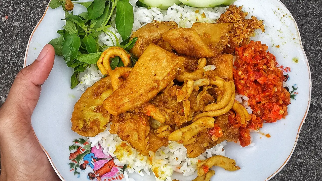 Nasi Babat Usus Sambel Mercon Pak Cholik