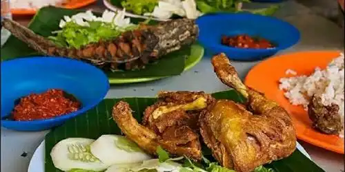 Ayam Penyet Beng-Q, Tebet