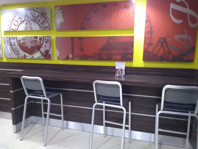 Carl's Jr.'nin yemek ve ambiyans fotoğrafları 6