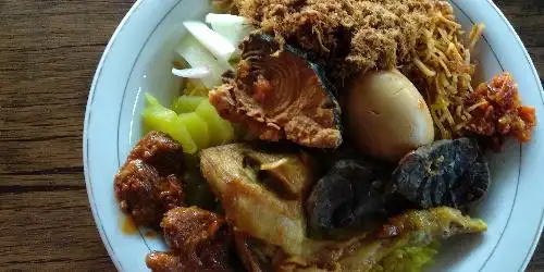 Nasi Kuning Kalimantan Ma'Ifa, Aroepala