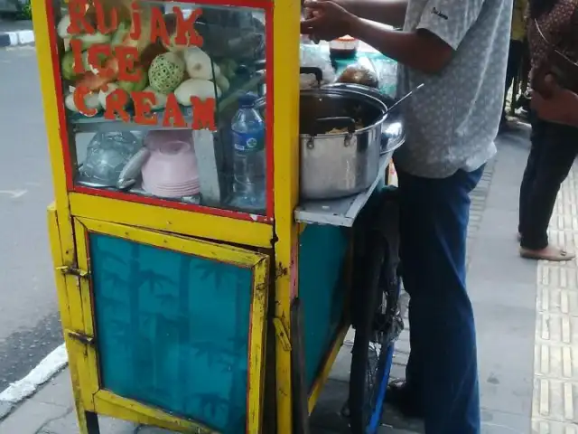 Gambar Makanan Rujak Es Krim Pakualaman 12