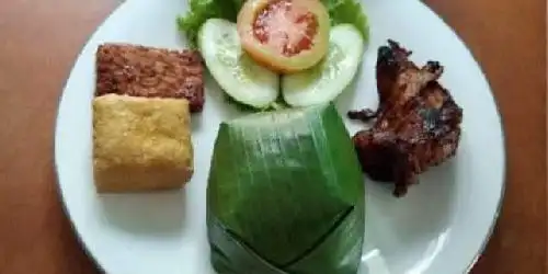 Ayam Bakar Amanda, Baros