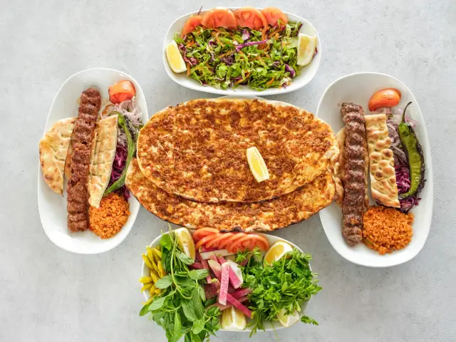 Öz Urfa Kebap & Lahmacun'nin yemek ve ambiyans fotoğrafları 1