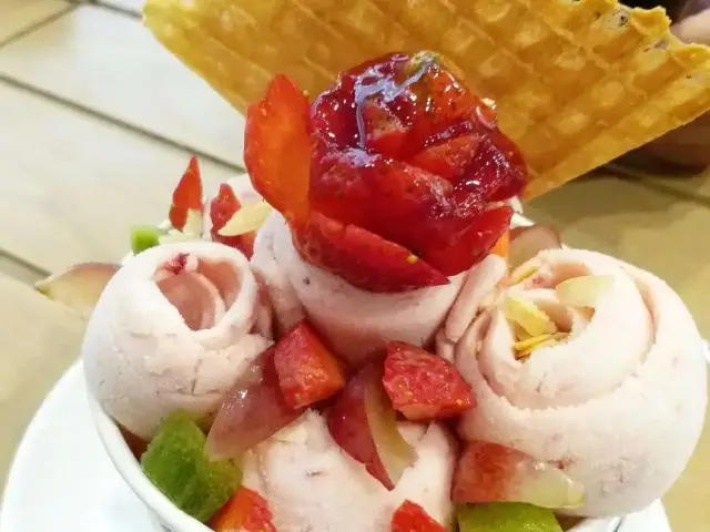Gambar Makanan Gojira Ice Cream Bar 18
