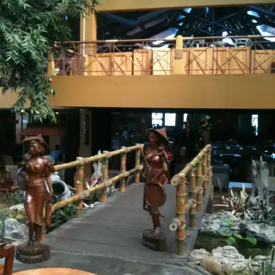 Jambo Resto & Bar,Royal Safari Garden Hotel