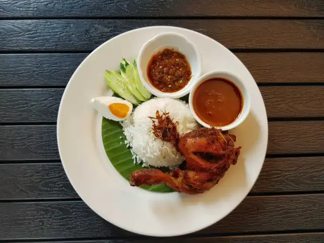 Nasi Kukus Ayam Berempah IDI