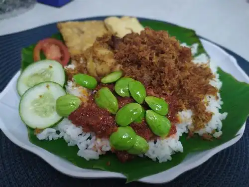 Ayam Ngangenin, Damai