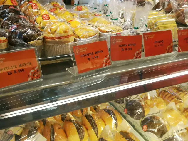 Gambar Makanan Holland Bakery 9