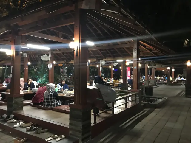 Gambar Makanan Taman Santap Rumah Kayu 10