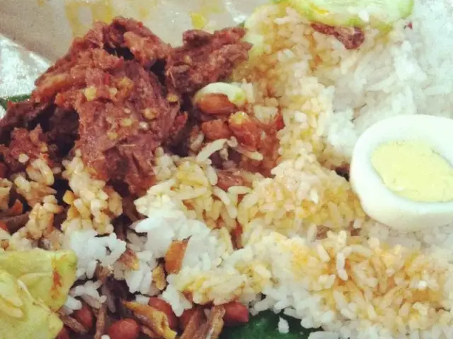 NASI LEMAK (IN FRONT OF SHELL) SS15 Food Photo 2