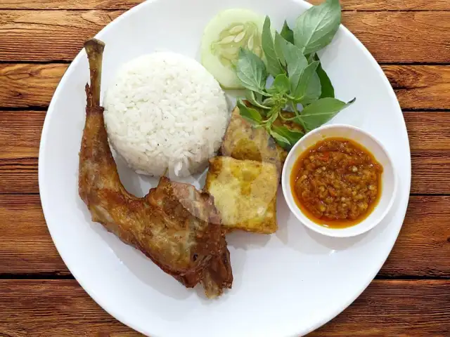 Gambar Makanan Ayam Goreng Warung Megarasa Muda Mudi, Landak Baru 12