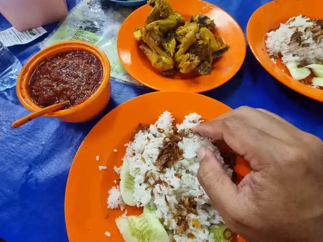 Gambar Makanan Ayam Goreng Mat Lengket 3