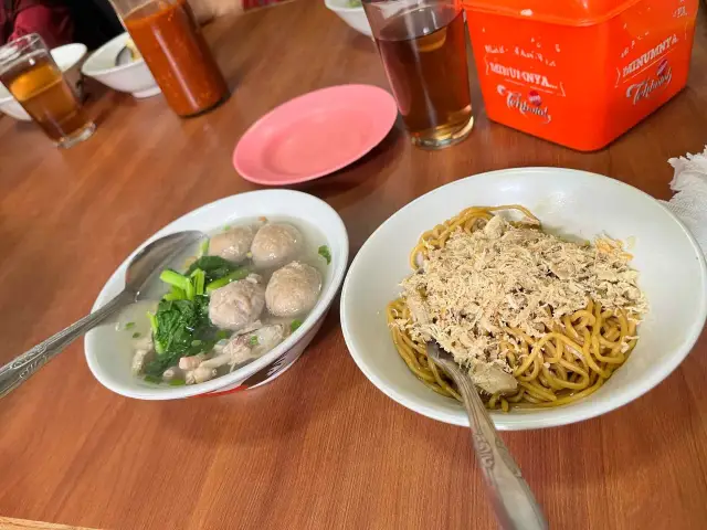 Gambar Makanan Mie Baso Akung 9