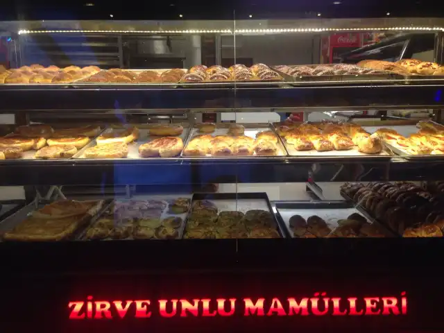 Zirve Pastanesi & Unlu Mamüller'nin yemek ve ambiyans fotoğrafları 15