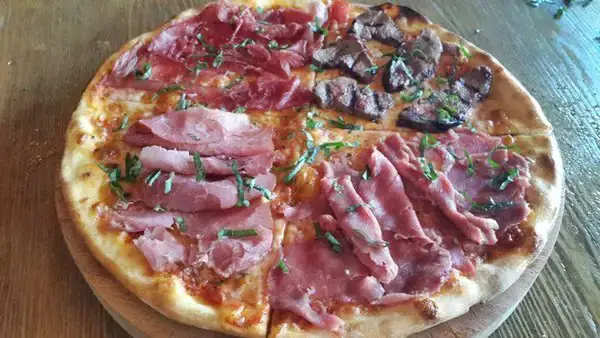 Pizzeria'nin yemek ve ambiyans fotoğrafları 23