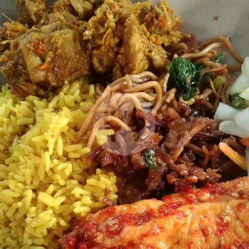 Gambar Makanan Nasi Kuning Warung Sinar, Panakkukang 1