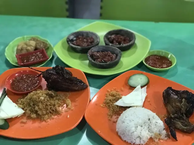 Gambar Makanan Ayam Goreng Asli Prambanan 8