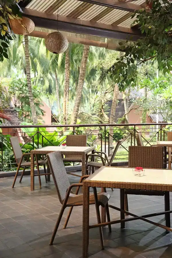 Palm Cafe and Terrace - Aryaduta Lippo Village Hotel