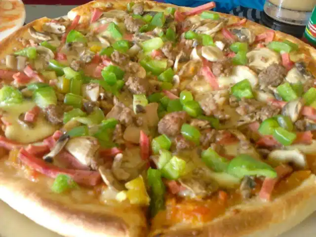 Gambar Makanan Hot n Fresh Pizza Pizza 4
