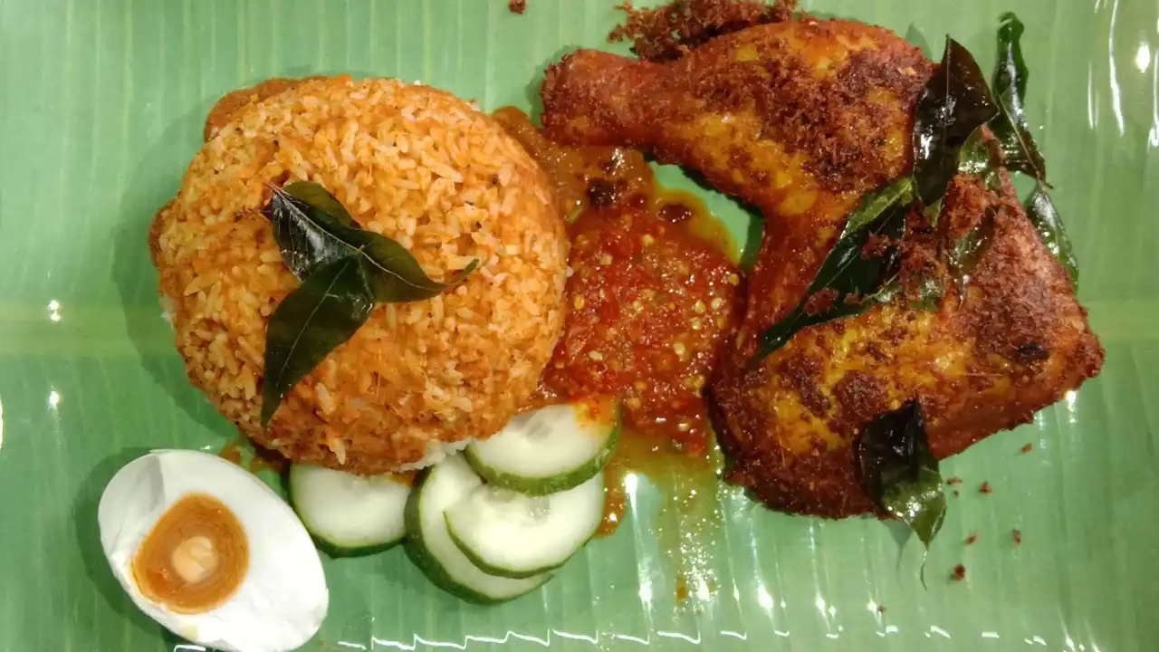 NASI KUKUS MAMA 1 (MUSLIM FOOD)