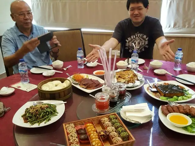 Gambar Makanan Furama Restaurant 19