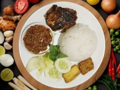 Ayam Penyet Dapoer Kost, Kec. Mamajang/Kel. Mandala