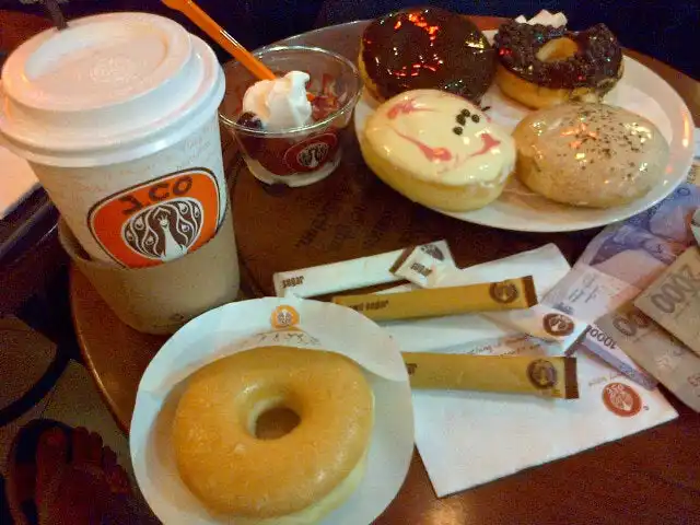 J.Co Donuts & Coffee