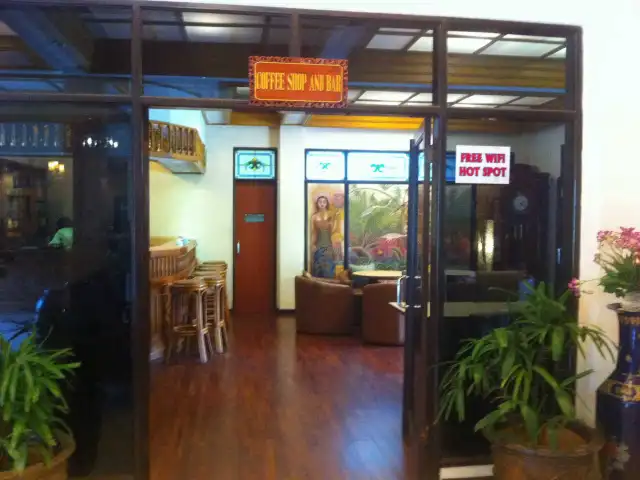 Gambar Makanan Coffee Shop & Bar - Ari Putri Hotel 4