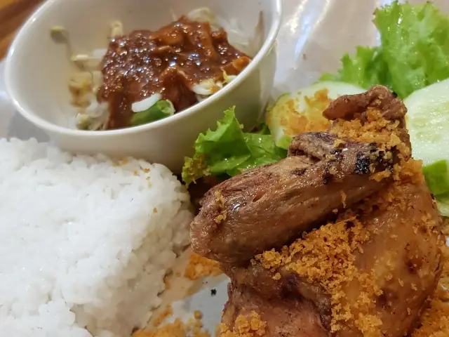 Gambar Makanan Ayam Kremes Bu Tjondro 7