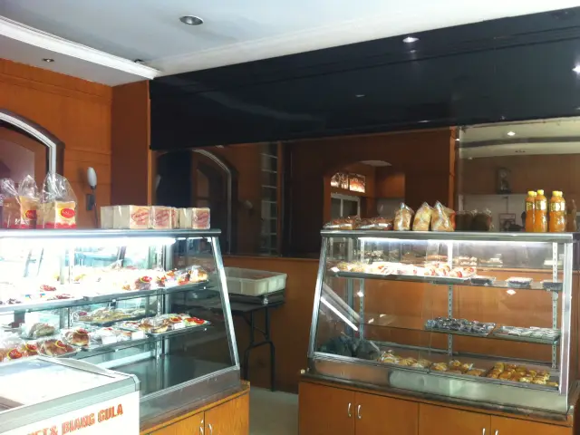 Gambar Makanan New Merry Bakery 10