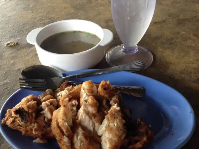 Nasi Ayam Bawah Pokok Mawar Food Photo 3