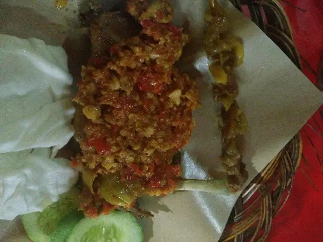 Gambar Makanan Ayam Gepuk Sambal Bawang Pak Gembus 17