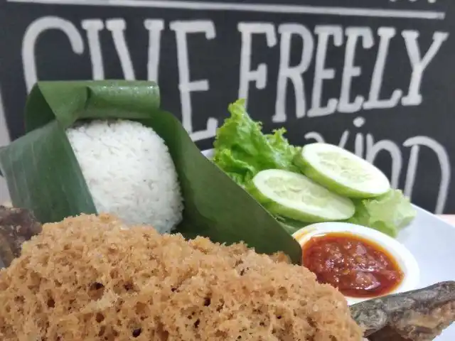 Gambar Makanan Pecel Lele Lela 14