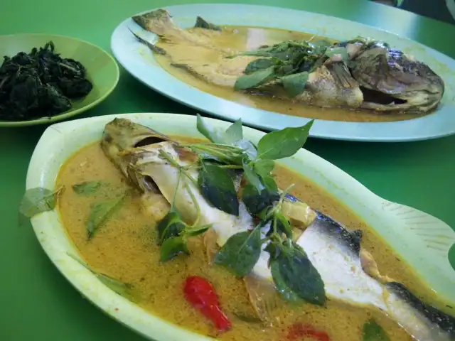 Gambar Makanan Gule Kepala Ikan Mas Agus 4