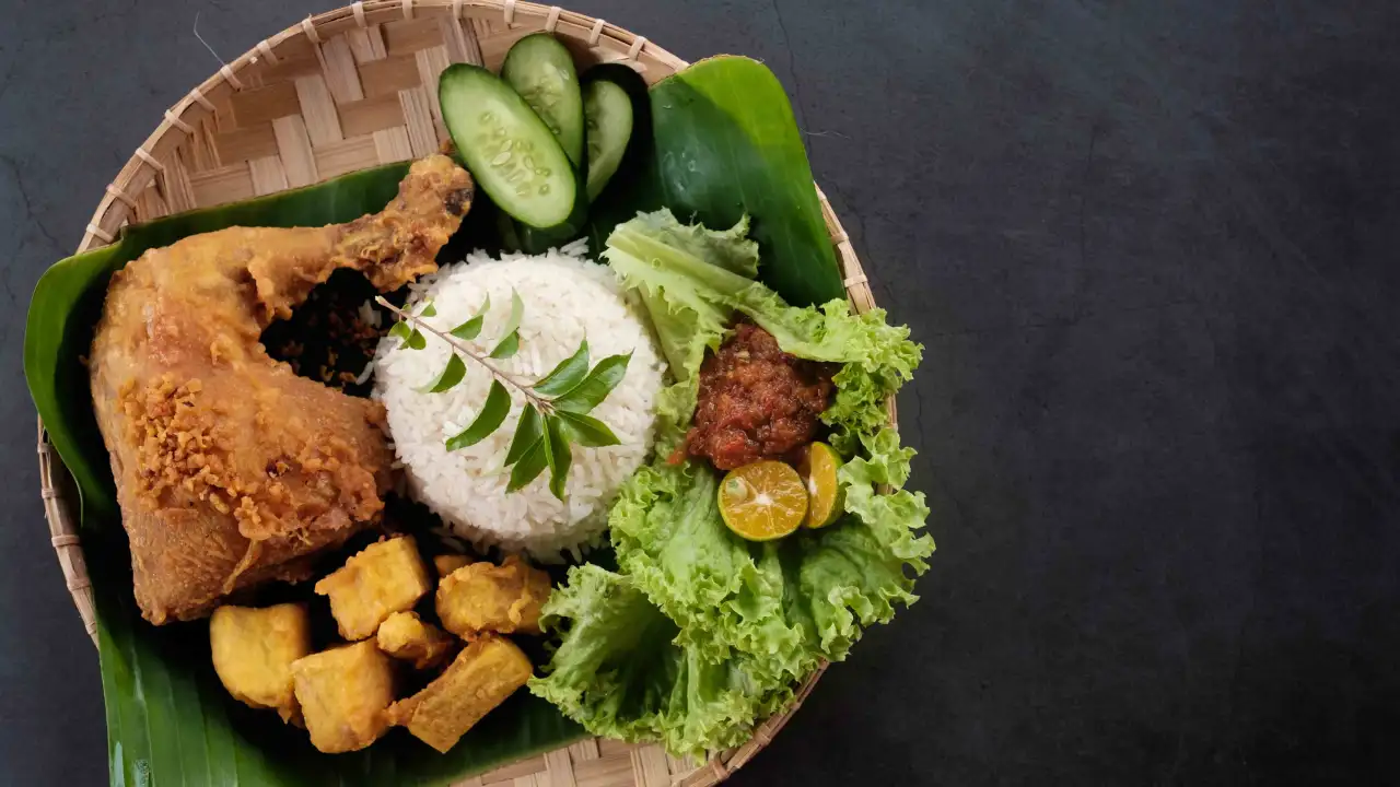 NASI AYAM PENYET (MANIR)