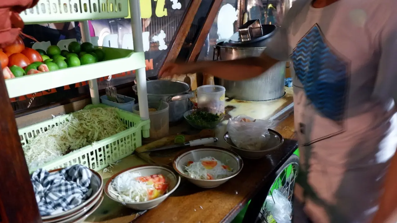 Sate dan Soto Puri Haji Umar