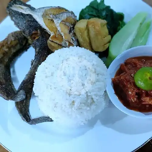 Gambar Makanan Aquarium Sports Bar, Kubu Anyar 11