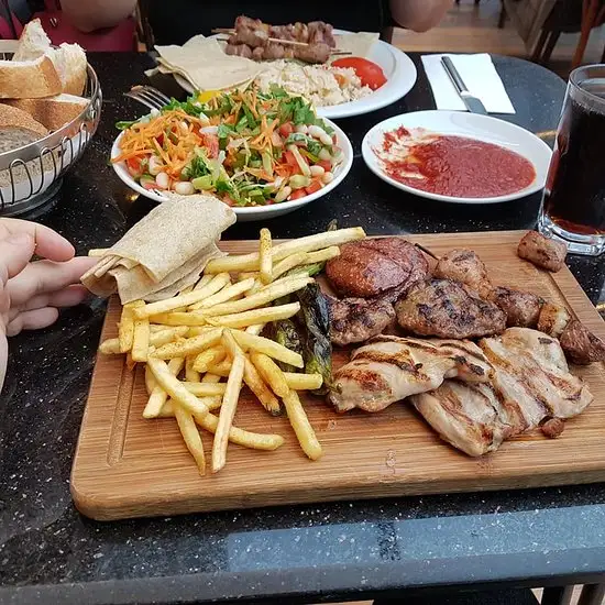 Karaköy Gedikli Köfte'nin yemek ve ambiyans fotoğrafları 1