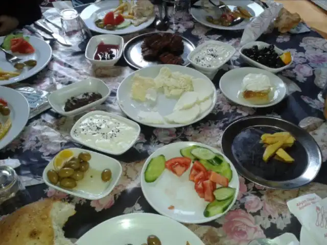 Kızılören Atlıhan Et-Mangal Ve Köy Kahvaltısı'nin yemek ve ambiyans fotoğrafları 4